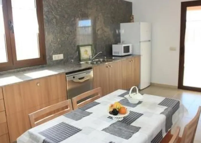 Laendliche Mit Eigenem Schwimmbad By Interhome بيت للعطل